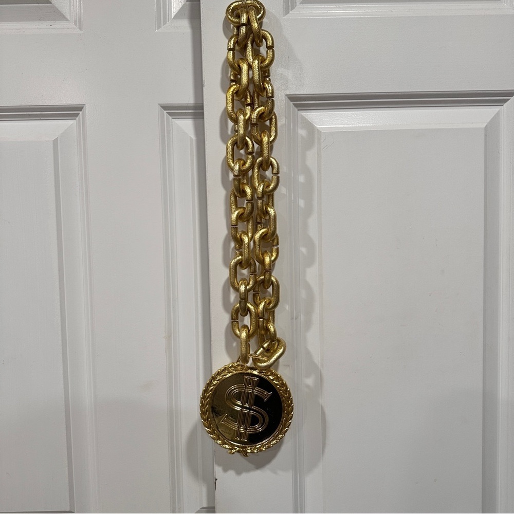 Gold plastic money necklace and chunky bracelet for Halloween - Picture 5 of 6